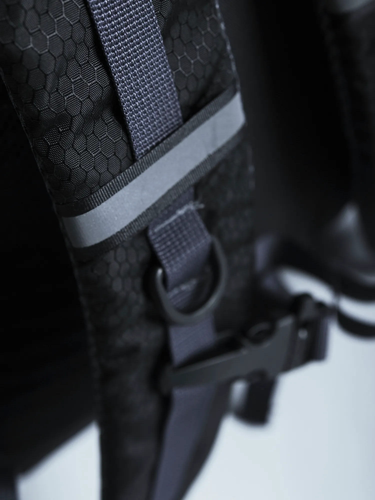 MANTO CROSS Reflective Backpack Negro - Imagen 5