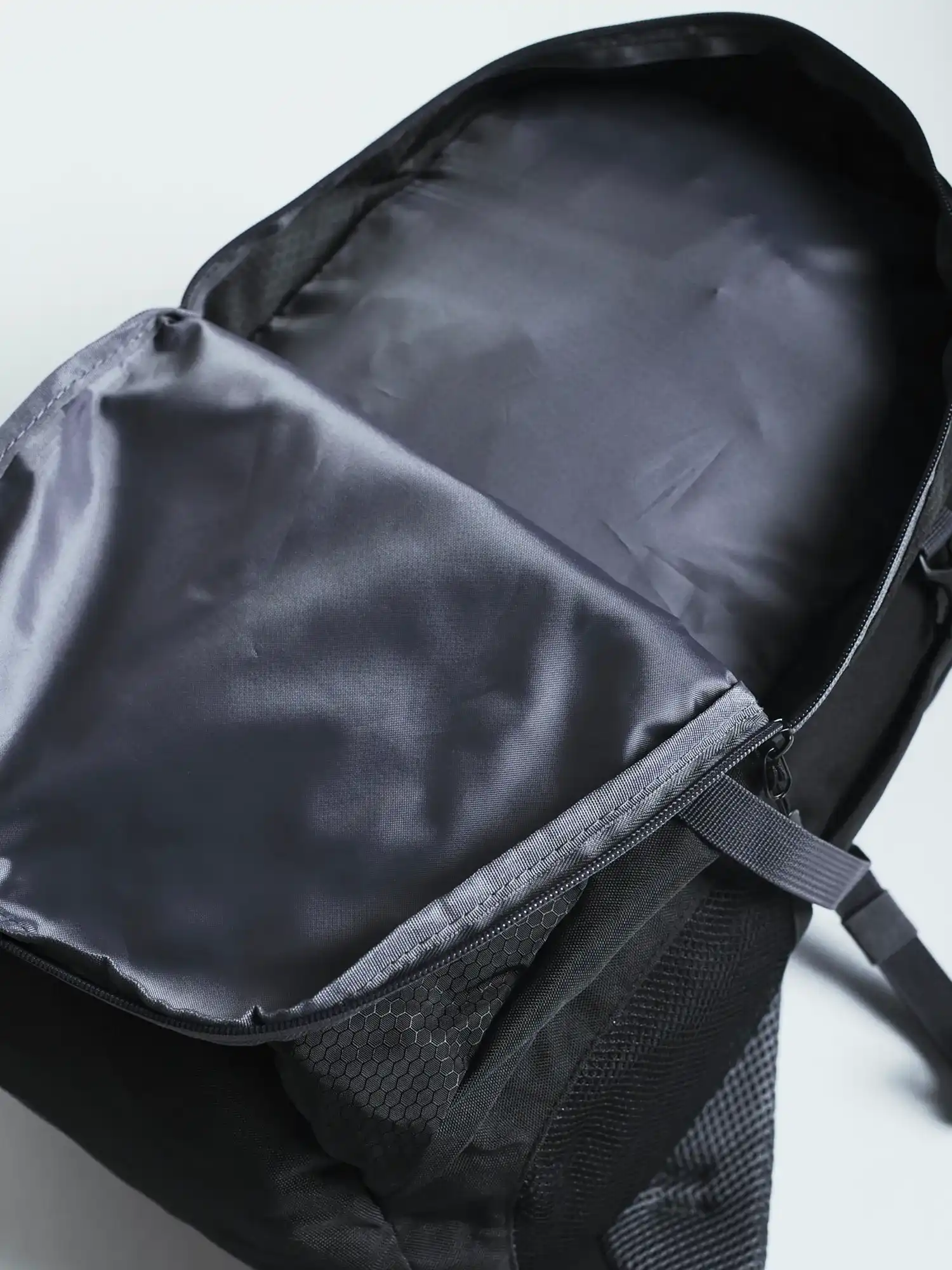 MANTO CROSS Reflective Backpack Negro - Imagen 9